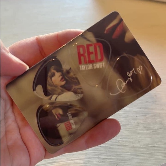 Taylor Swift Red (NOT TV) Zine Pack 2012 Limited Release With Book, CD, etc. - Picture 3 of 6